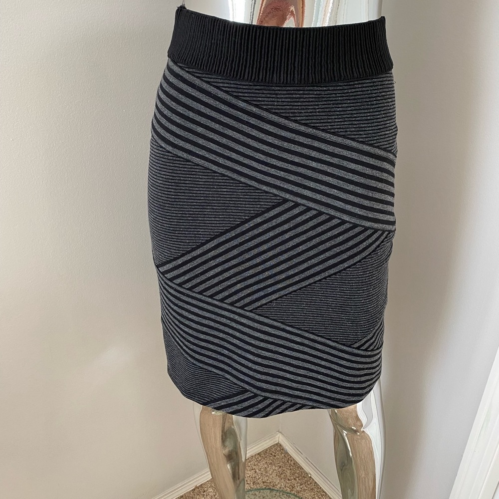 Joseph Ribkoff skirt